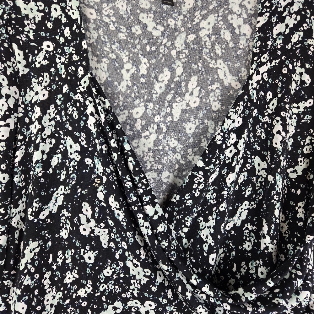 Lane Bryant Black White Blue Floral Faux Wrap Peplum Blouse Top Plus Size 14/16 - Picture 3 of 12
